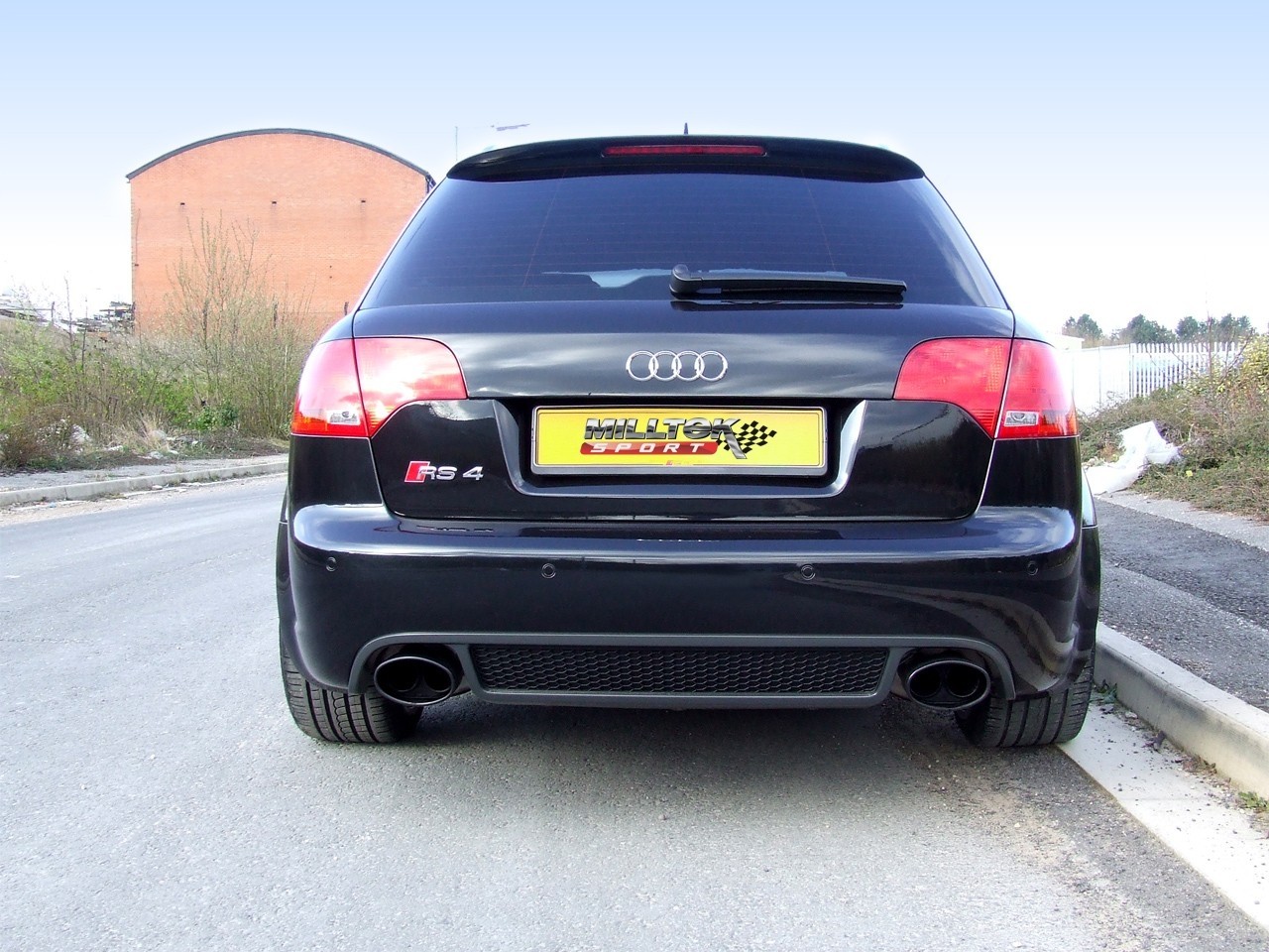Milltek Audi RS4 B7 resonated(stiller) cat-back systeem met link